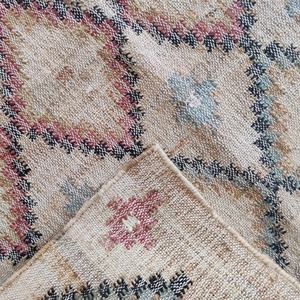 Alfombra de Yute Hecha a Mano con Diseño Abstracto |   Alfombra Ecológica Antideslizante Tejida a Mano con Fibra Natural para Decoración del Hogar - Product Image 4