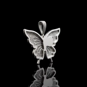 Colgante de Mariposa Personalizado con Incrustaciones de Diamantes, Hecho a Mano en Oro Blanco 925, con Diamantes Micro Pavé Detallados y Alas en Capas - Product Image 3
