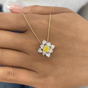 Colgante de Diamante Amarillo con Corte Cojín en Forma de Flor, Halo en Forma de Corazón, Diamante Cultivado en Laboratorio, Collar de Oro Sólido para Aniversario de Bodas - Product Image 3