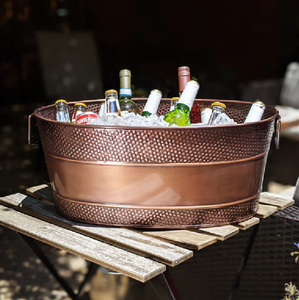 Cubo para hielo negro mate con tapa y cuchara, artículos de bar estilo rústico, disponible a precios de mayorista. Diseño de metal duradero. - Product Image 3