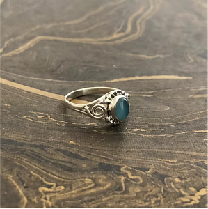 Bague Minimaliste en Argent Sterling 925 avec Calcédoine Aqua Naturelle Ovale Cabochon, Style Vintage Filigrane Bohème - Product Image 2