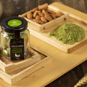 Dragées au chocolat matcha premium avec amandes pour cadeaux d'entreprise dans une boîte personnalisée - Product Image 3