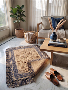 Tapis texturé 100 % laine de Nouvelle-Zélande bleu indigo, tufté à la main, motif tourbillon, bordure tribale à franges, antidérapant, lavable, moderne - Product Image 3