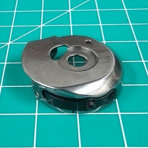 CP-M82C 10231553 102-31553 CAPOT DE BOBINE pour MACHINE À COUDRE JUKI LH-1182 1182-4 à double aiguille A604 - Product Image 4