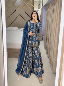 Conjunto de Kurta Azul Marino con Estampado Floral y Adornos Dorados para Mujer, Estilo Tradicional Indio-Pakistaní, Largo hasta el Suelo, para Todas las Temporadas - Product Image 4
