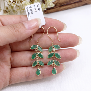 ต่างหูเม็ดมรกตทรงเรขาคณิตประดับเพชรเม็ดเล็กทรงหยดน้ำ งานแฮนด์เมดจาก Memoria Jewels ขายดีที่สุด ทองคำ 18k รับรองโดย IGI - Product Image 2