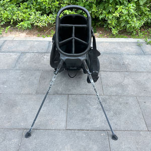 Sac de golf léger pour cadres avec support stable intégré et poignée ergonomique pour une facilité de transport sur le parcours - Product Image 3