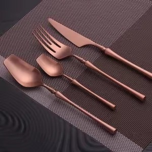 Ensemble de couverts en métal haut de gamme pour la cuisine, cuillère et fourchette, conçus pour un service alimentaire élégant - Product Image 6