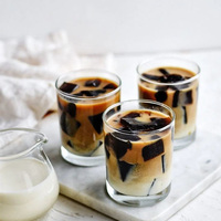 Suministro de fábrica OEM Etiqueta privada Black Grass Jelly Topping para té de burbujas Varios tamaños de embalaje disponibles
