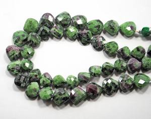 ลูกปัดหัวใจทรงเหลี่ยมจากหินรูบี้โซไซต์ธรรมชาติ สำหรับทำเครื่องประดับ ขายส่งจำนวนมาก - Product Image 3