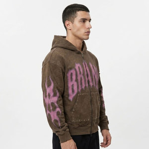 Sweat-shirt à capuche oversize marron pour homme, style streetwear, en coton French Terry, avec imprimé flamme rose sur le devant et poche avec logo. - Product Image 4