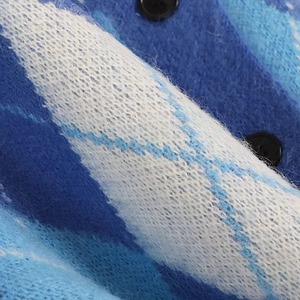 เสื้อไหมพรมลายอาร์ไกล์คุณภาพสูงสำหรับฤดูใบไม้ร่วงและฤดูหนาว คอวี สีสันตัดกัน กระดุมแถวเดียว ผ้าขนแพะโมแฮร์ ยับยาก ระบายอากาศได้ดี สำหรับผู้หญิง - Product Image 6