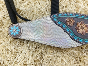 Harnais de luxe pour chevaux de style western, en cuir de vache argentin, avec sangles en nylon, imprimé holographique, surpiqûres turquoise - Product Image 4