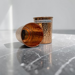 Vaso de agua de cobre puro con diseño martillado. (Cobre puro certificado) - Product Image 1