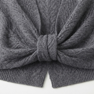 Châle de luxe tricoté chaud d'hiver, doux effet cachemire, écharpe-couverture oversize, poncho à franges et pompons pour femme, vente en gros - Product Image 5