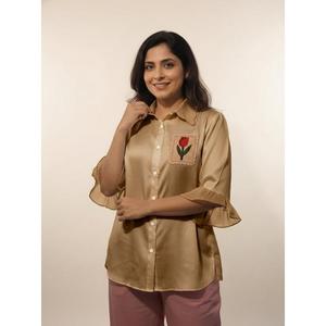 เสื้อเชิ้ตผู้หญิงแขนสั้นคอปก ดีไซน์หรูหรา สวมใส่สบาย เหมาะสำหรับทำงานและชุดลำลอง ซื้อโดยตรงจากซัพพลายเออร์ - Product Image 1