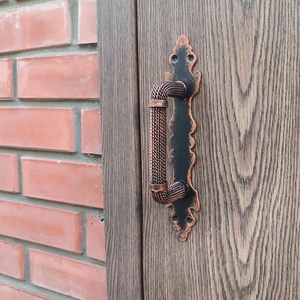 Poignée de portail en fer forgé traditionnelle Iron Nature avec poignée de style maillé et plaque décorative finition peinte pour clôtures et portails - Product Image 2