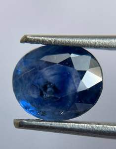 Saphir bleu naturel de 1,50 carats, saphir bleu ovale des mines de Ceylan, saphir bleu de Sri Lanka. - Product Image 2