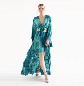 Ensemble coordonné imprimé floral bohème pour femme – Haut court à nouer à col en V et jupe longue à volants asymétrique – Ensemble deux pièces – Assortiment - Product Image 1