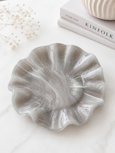 Bol décoratif en résine polie, artisanat moderne, centre de table minimaliste, design élégant, écologique et fonctionnel - Product Image 3