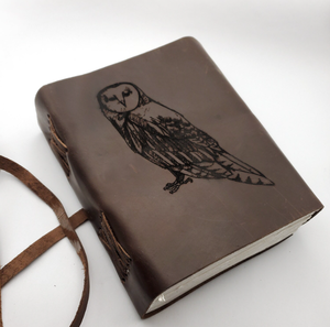 Diario de Cuero con Diseño de Búho, Personalización Gratuita, Diario de Cuero de Búfalo de 5" x 7" con Opción de Papel Rayado o Sin Rayar, Búho de Granero - Product Image 2