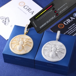 Pendentif Médaillon Araignée - Pendentif Araignée en Argent Sterling 925 avec Moissanite, Pendentif Araignée Moissanite, Pendentif Disque Araignée Entièrement Sertie de Moissanites - Product Image 6