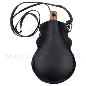 Botella de Peregrino Estilo Medieval Hecha a Mano, de Cuero Genuino con Revestimiento de Cera de Abeja y Tapón de Madera Seguro - Product Image 5