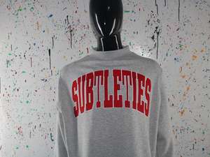 Sudadera SUBTLETIES HEATHER GREY con cuello alto, 100% algodón, con apliques bordados en rojo, cuello ancho, CLUSH SPORTS - Product Image 2