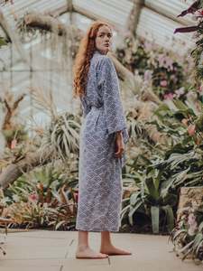 Bata de algodón tipo gofre con estampado floral y animal, estilo kimono, cuello en V, largo completo, suave, absorbente, de secado rápido, ajuste relajado, para dama de honor y spa, primavera - Product Image 4