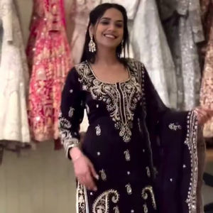 Ensemble Sharara prêt-à-porter tendance, entièrement cousu, comprenant un haut, un Sharara et un dupatta, tenue ethnique de haute qualité pour femmes. - Product Image 1