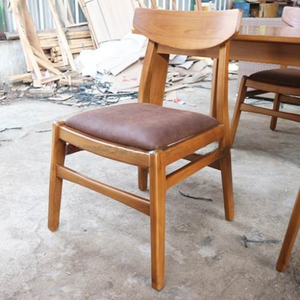 Ensemble de table et chaises de jardin traditionnelles en bois massif avec sièges rembourrés pour la salle à manger extérieure des hôtels et villas, capacité de 4 personnes - Product Image 4