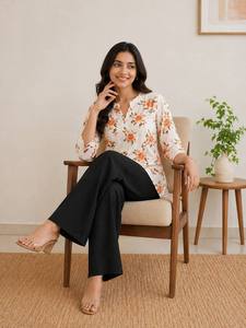 Ensemble chic en rayonne – Haut à imprimé floral de créateur avec pantalon palazzo - Product Image 3