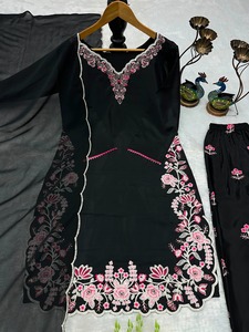 Ensemble de mariage InCottonM en pur crêpe français avec broderie lourde, haut et bas en faux georgette, et dupatta en dentelle, séchage rapide, infroissable - Product Image 3