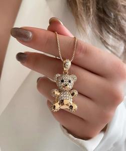 จี้หมีเท็ดดี้ขนาดเล็กสั่งทำพิเศษ ชุบทอง 18K ทำจากสแตนเลสประดับเพชรโมอิสซาไนต์ สำหรับสร้อยคอ - Product Image 3