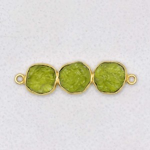 Chaîne à trois pierres en péridot |   Connecteur en pierre précieuse de naissance verte |   Bijoux faits à la main - Product Image 1
