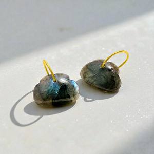 Breloques en pierre précieuse naturelle de labradorite en forme de nuage avec boucle dorée, fournitures de fabrication de bijoux semi-précieux faites à la main - Product Image 1