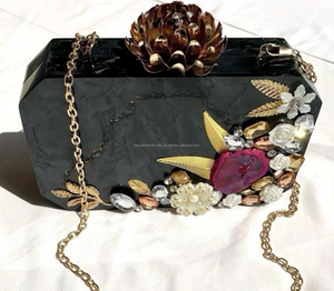 Pochette en résine faite à la main avec un design unique Pochette en résine époxy personnalisable pour femmes d'Inde - Product Image 6