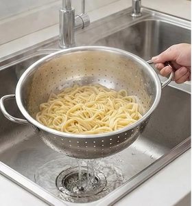 Panier passoire multifonction en acier inoxydable avec trous de drainage, passoire de cuisine robuste pour fruits, légumes, riz, pâtes - Product Image 3