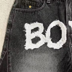 Pantalones Cortos de Mezclilla Negros Desgastados de Hombre, Estilo Streetwear, Holgados, con Logotipo Bordado y Aplicaciones Estampadas de Spandex/Algodón, con Dobladillo sin Rematar - Product Image 3