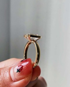 Anillo moderno con diamante de corte esmeralda de 3,02 quilates para mujer, de oro amarillo de 14 quilates, cultivado en laboratorio, regalo para fiesta de aniversario de boda - Product Image 5