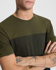 Camiseta de Hombre de Alta Calidad, Color Verde Oliva, con Rayas, Cuello Redondo, Tejido Transpirable, Estilo Casual para Verano - Product Image 5