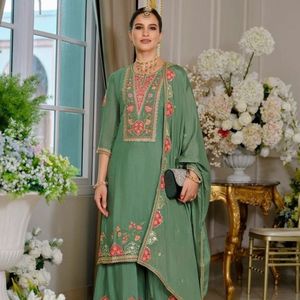 Conjunto de Kurta y Palazzo de Seda Chinon Premium con Bordado y Dupatta con Espejos Reales, Precio al por Mayor por Royal Export - Product Image 1