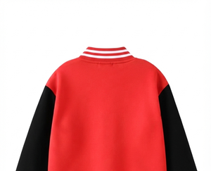 Chaqueta Universitaria Roja Personalizada con Mangas Negras y Rayas Blancas, Unisex, Informal, para Otoño, Corte Regular, Material de Poliéster - Product Image 4