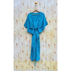 Kaftan en soie fleuri confortable pour femmes, style ethnique indien, idéal pour les centres de villégiature et comme cache-maillot élégant - Product Image 4