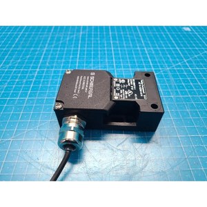 เค.เอ. Schmersal GmbH & Co. KG AZ 16-12ZIB1-M16 อะไหล่อุปกรณ์เซมิคอนดักเตอร์มือสองสภาพเดิม - Product Image 3