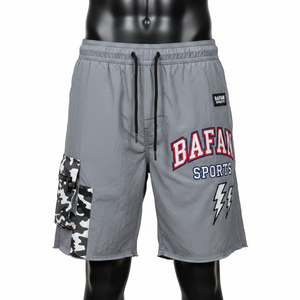 กางเกงว่ายน้ำชายคุณภาพสูง ผ้าไมโครไฟเบอร์โพลีเอสเตอร์ 125 GSM สีเทา มีกระเป๋าคาร์โก้ แผงปักโลโก้แบบทอ - Product Image 6