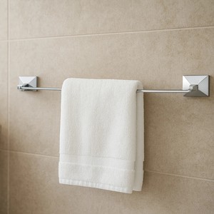 Toallero Moderno de Acero Inoxidable Cromado para Montar en la Pared con Protector de Calentador para Baño/Inodoro - Product Image 1