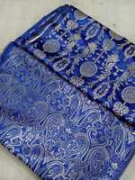 Tissu en soie brodée Banarasi bleu, tissé, pour sari ou costume, avec imprimé floral zari.