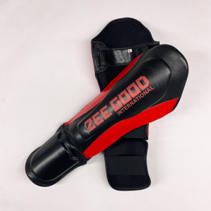 Protège-tibias légers noir et rouge avec impression de logo personnalisé, nouveau design, équipement sportif de haute qualité en promotion - Product Image 3