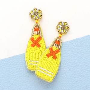 Hermosos pendientes de botella con bordado de cuentas para amantes de la moda moderna, pendientes artísticos de botella con cuentas, hechos a mano. - Product Image 1